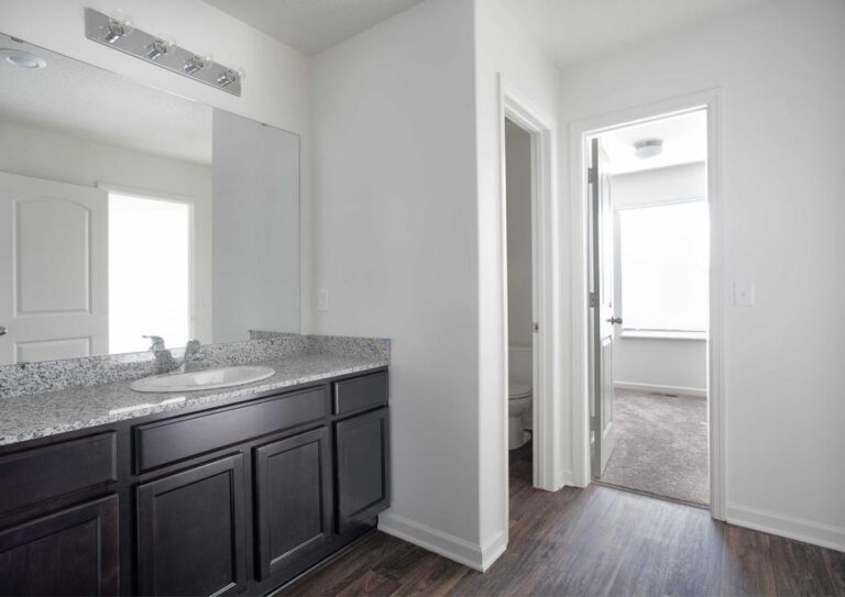 Midwest Hennepin L 0016 768x543