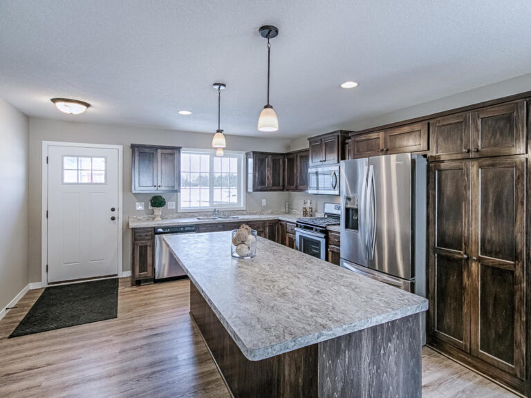 1203SFernStCambridgeMN MLS Size 013 8 017 1024x768 72dpi 768x576